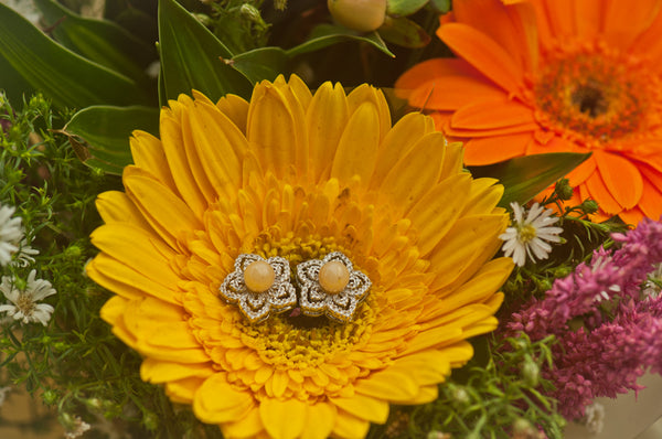 CARIDAD - FLOWER PEARL EARRING