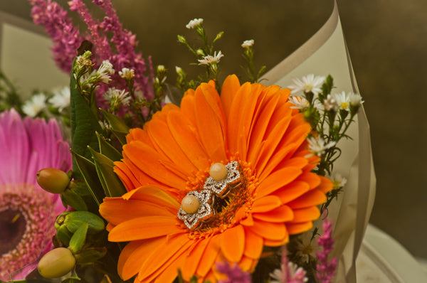 CARIDAD - FLOWER PEARL EARRING