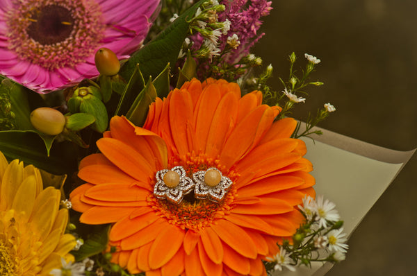 CARIDAD - FLOWER PEARL EARRING