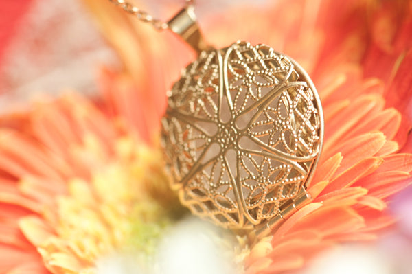 LUZ FILIGREE LOCKET