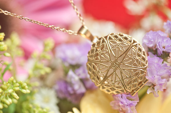 LUZ FILIGREE LOCKET