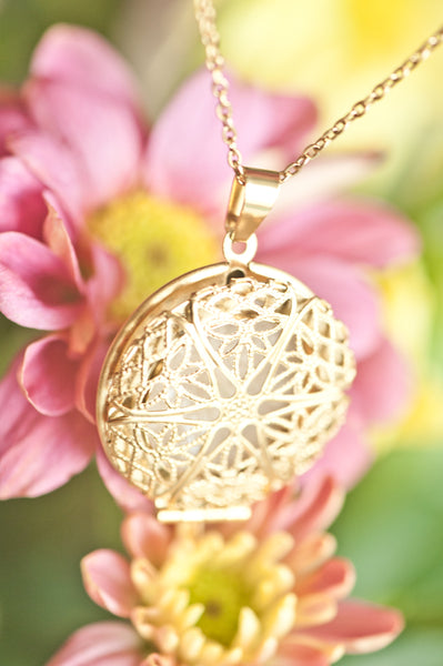 LUZ FILIGREE LOCKET