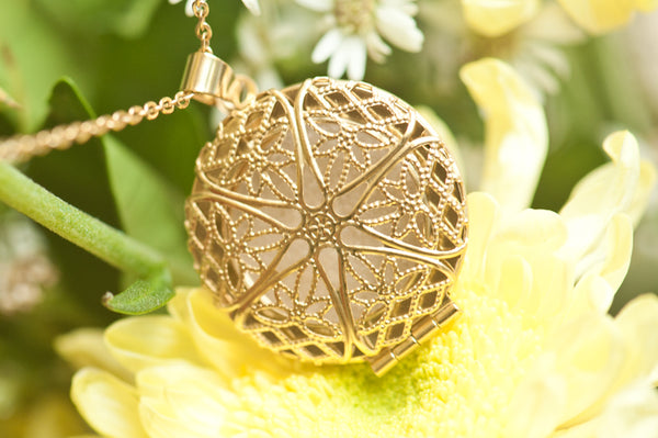 LUZ FILIGREE LOCKET