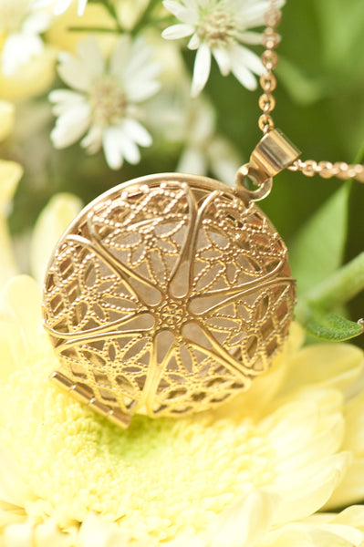 LUZ FILIGREE LOCKET