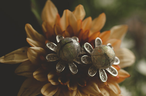 LYDIA - FLOWER PEARL EARRING