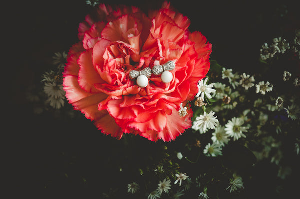 MAHALIA - RIBBON PEARL EARRING