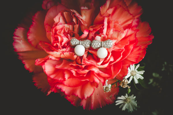 MAHALIA - RIBBON PEARL EARRING