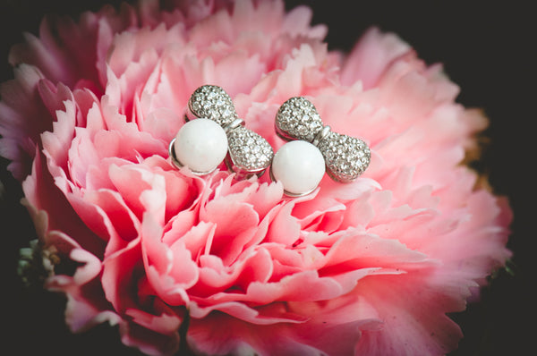 MAHALIA - RIBBON PEARL EARRING