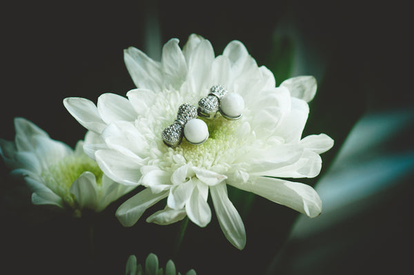 MAHALIA - RIBBON PEARL EARRING