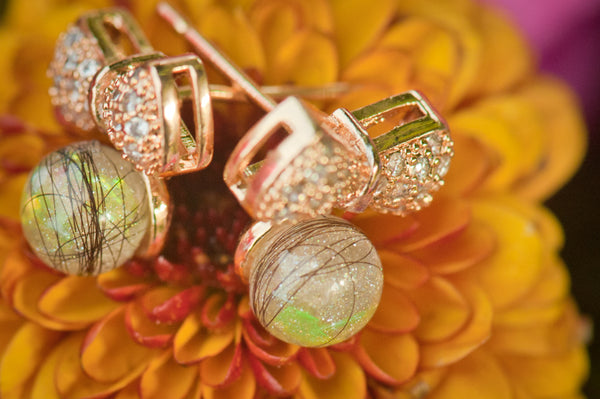 MAHALIA - RIBBON PEARL EARRING