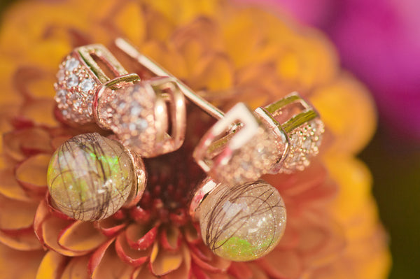 MAHALIA - RIBBON PEARL EARRING