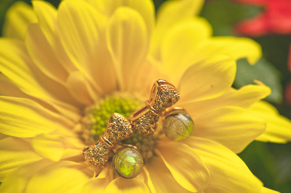 MAHALIA - RIBBON PEARL EARRING