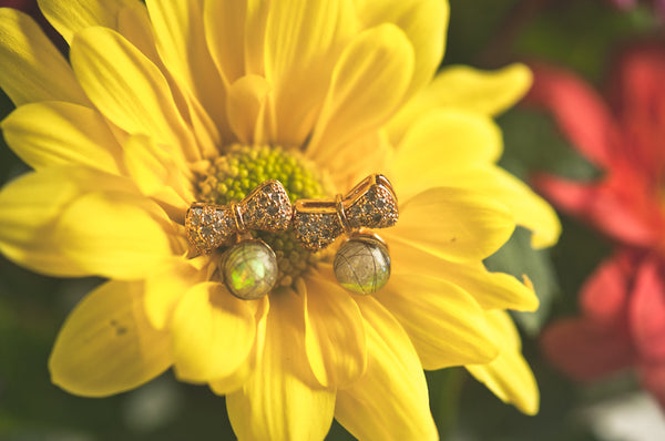 MAHALIA - RIBBON PEARL EARRING