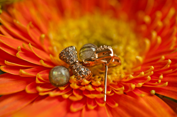 MAHALIA - RIBBON PEARL EARRING