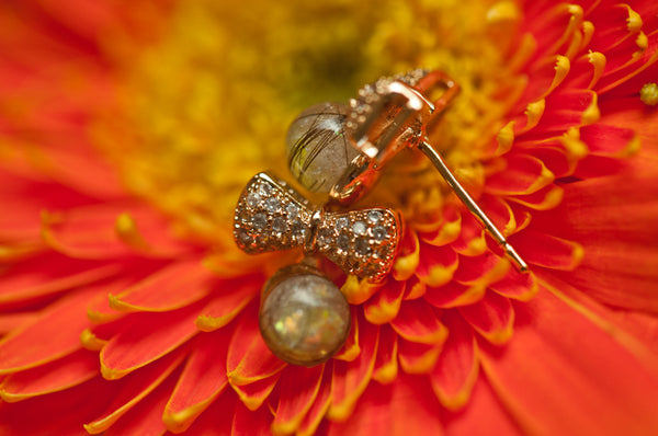 MAHALIA - RIBBON PEARL EARRING