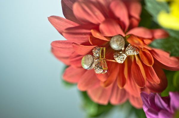 MAHALIA - RIBBON PEARL EARRING