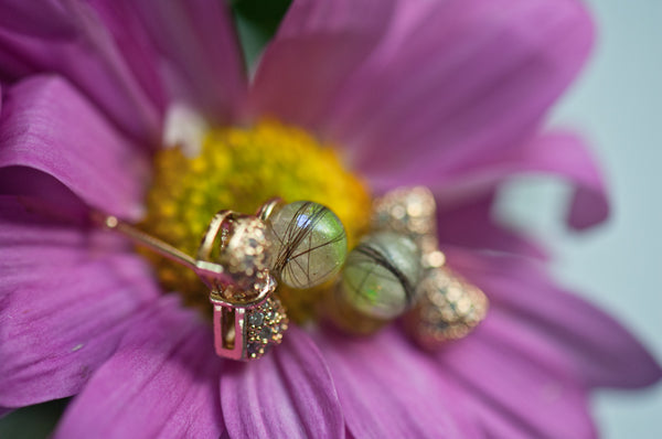 MAHALIA - RIBBON PEARL EARRING