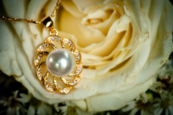 POLARIS - PEARL PENDANT