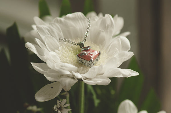 THES - SQUARE PENDANT