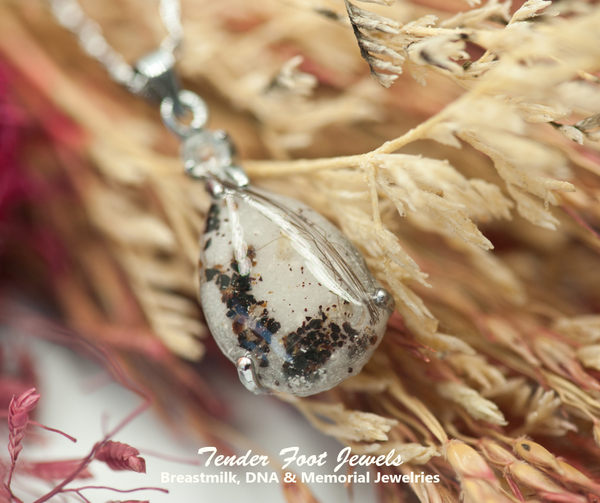 AVA - TEAR DROP PENDANT