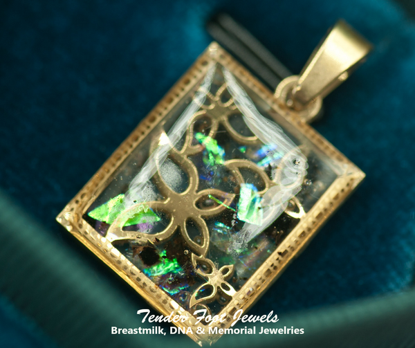 SALLY - SQUARE PENDANT