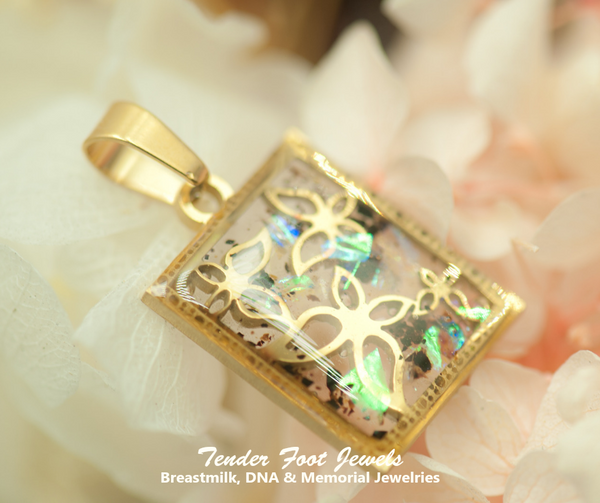 SALLY - SQUARE PENDANT