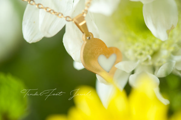 ALONA - HEART PENDANT