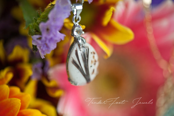 AVA - TEAR DROP PENDANT