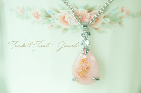 AVA - TEAR DROP PENDANT