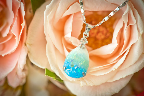 AVA - TEAR DROP PENDANT