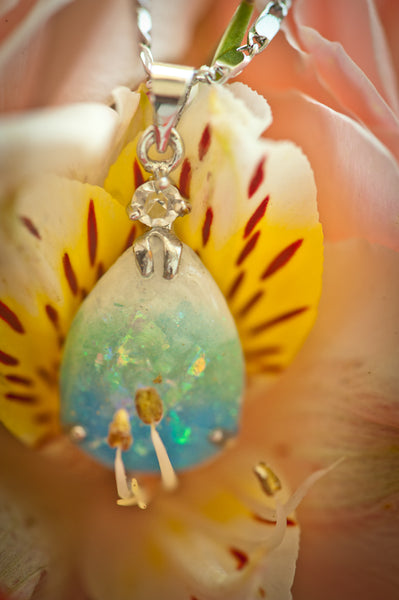 AVA - TEAR DROP PENDANT