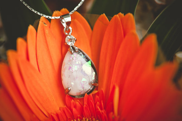 AVA - TEAR DROP PENDANT