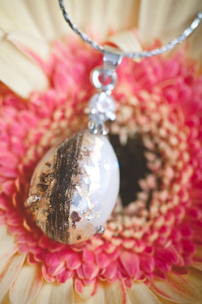 AVA - TEAR DROP PENDANT