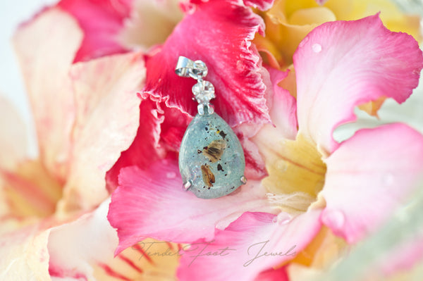 AVA - TEAR DROP PENDANT