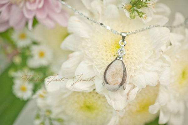 AVA - TEAR DROP PENDANT