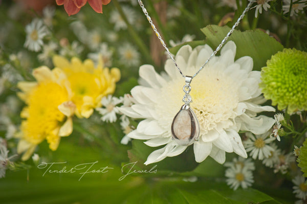 AVA - TEAR DROP PENDANT