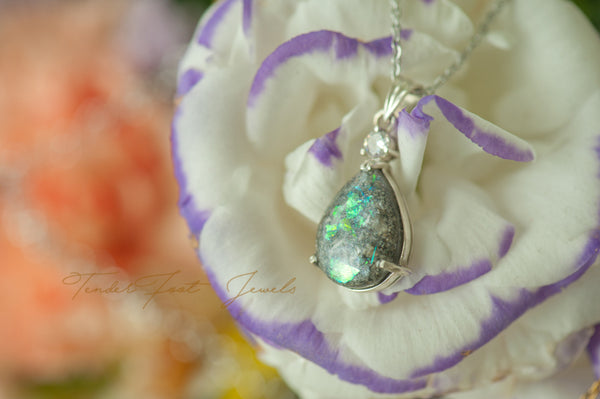 AVA - TEAR DROP PENDANT