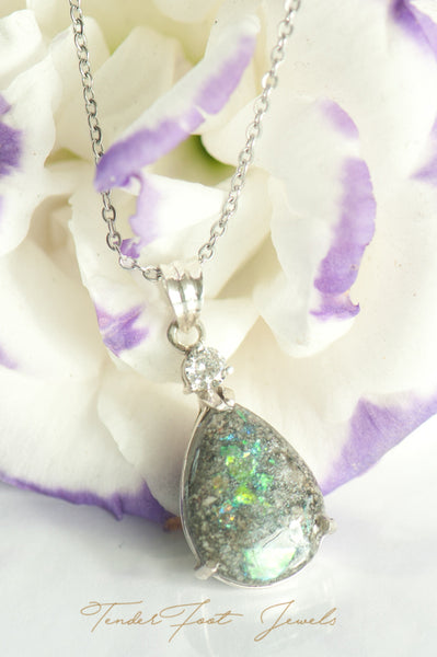 AVA - TEAR DROP PENDANT