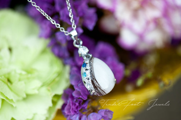 AVA - TEAR DROP PENDANT