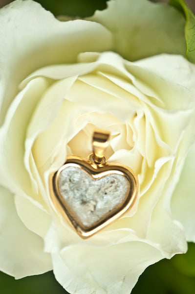 BEVERLY - DOUBLE SIDED HEART PENDANT