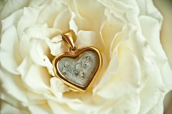 BEVERLY - DOUBLE SIDED HEART PENDANT