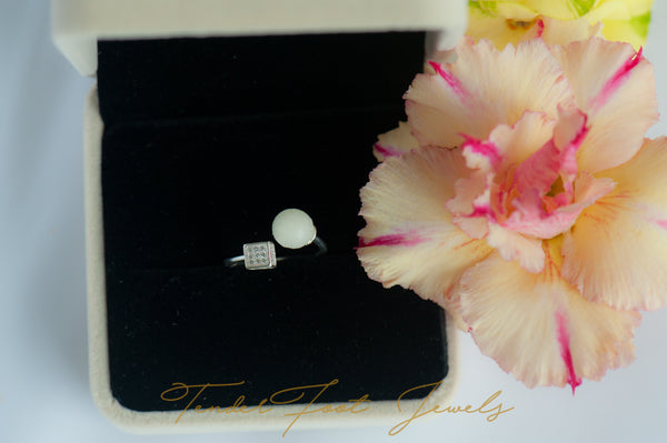 CARLIE - CUBE PEARL RING