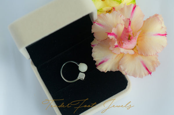 CARLIE - CUBE PEARL RING