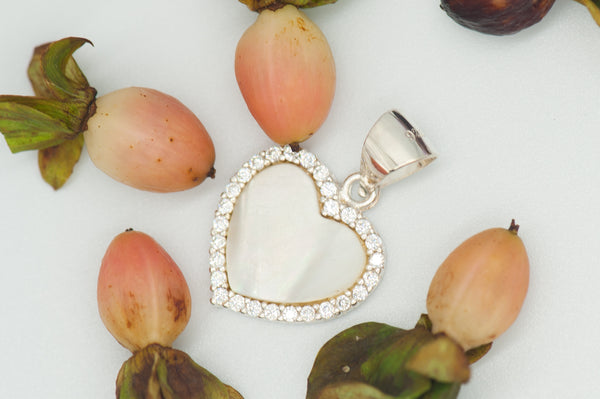 COLETTE - HEART PENDANT