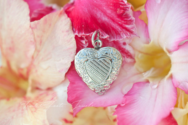 CORA HEART LOCKET