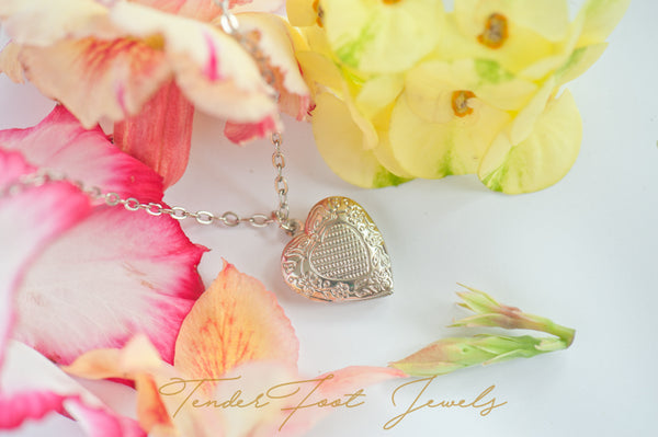 CORA HEART LOCKET