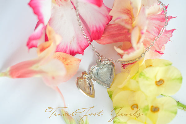 CORA HEART LOCKET