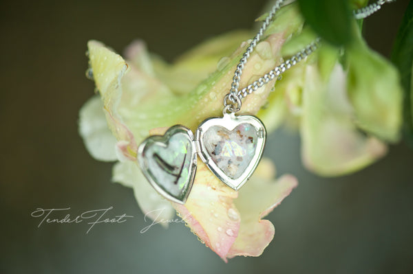 CORA HEART LOCKET