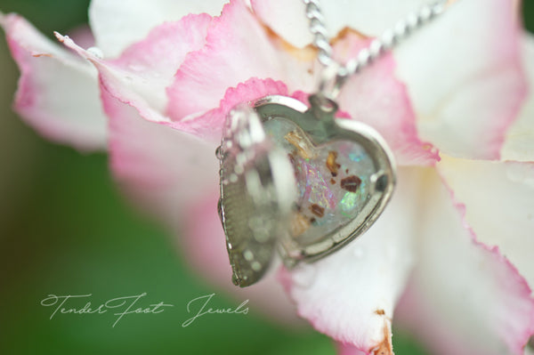CORA HEART LOCKET