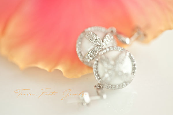 CYNTHIA - DANGLING PEARL EARRING